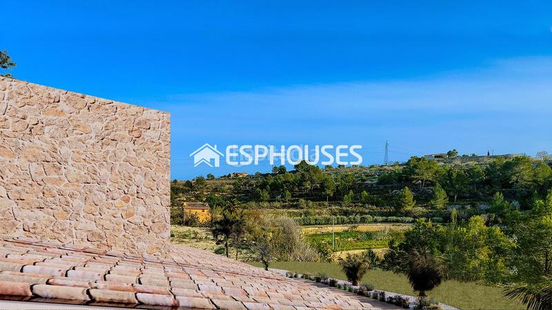 Foto a910f138-1858-4e49-9137-8b34429fc204. Casa proyecto de obra nueva con viñas y piscina. en Benissa
