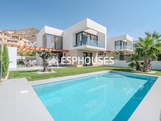 Casa a Berna 5. A pocos minutos de benidorm, villa de obra nueva con piscina y j