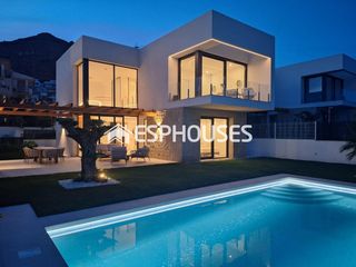 Casa a Berna 5. A pocos minutos de benidorm, villa de obra nueva con piscina y j