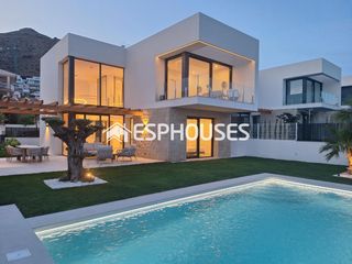Casa a Berna 5. A pocos minutos de benidorm, villa de obra nueva con piscina y j