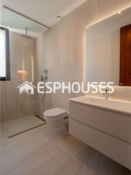 Foto 7f0dd18f-cba6-4e71-8605-933e3973d57e. Casa a berna 5 a Golf Bahía Finestrat