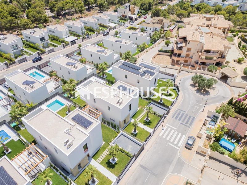 Foto e799b254-e8a6-4bfa-95b3-76c3f56540d9. Casa a berna 5 a Golf Bahía Finestrat
