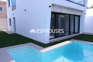 Maison à Cabo Cervera. Villa independiente en la playa
