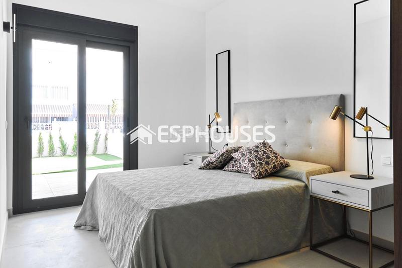 Foto 27c0b6c4-3a53-44a2-a83f-5f99f3b89e77. Piso apartamentos a 250m del mar en Playa de los Náufragos Torrevieja