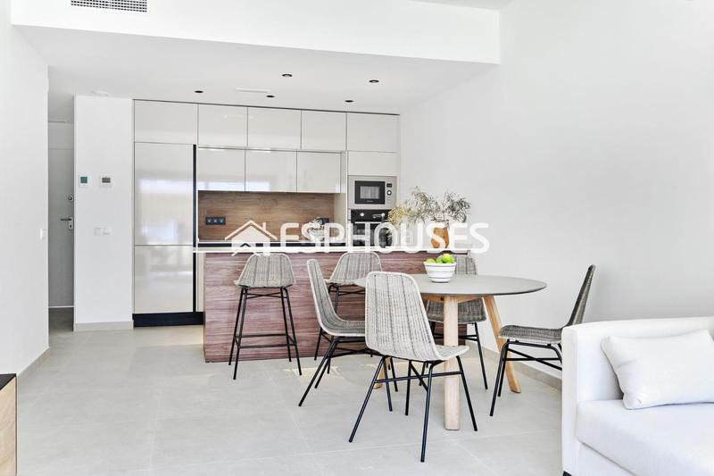 Foto b934d984-0601-4cc0-862b-1110e8eeedf4. Piso apartamentos a 250m del mar en Playa de los Náufragos Torrevieja