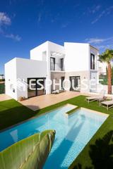 Casa a Rojales. Villas en doña pepa a poca distancia de la calle principal de ci