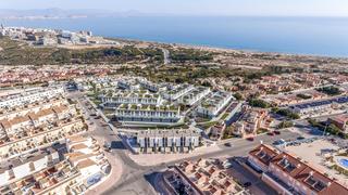 Apartament a Monte y Mar. Moderno residencial de 170 apartamentos  a 500 metros de la play