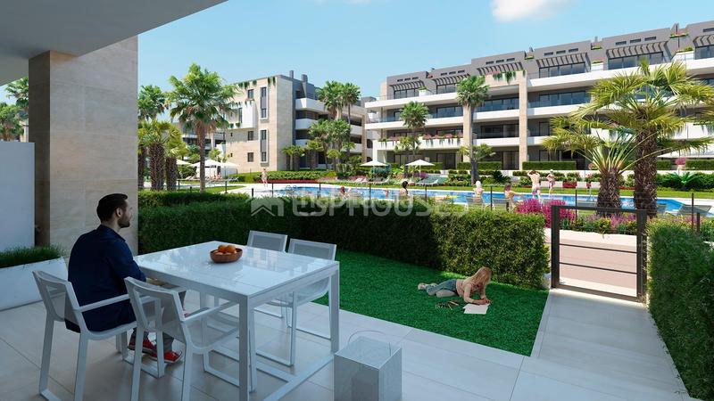 Foto f96d24b0-4ab6-468b-af5d-9f81a58e6b7f. Piano terra con parcheggio piscina in Playa Flamenca Orihuela