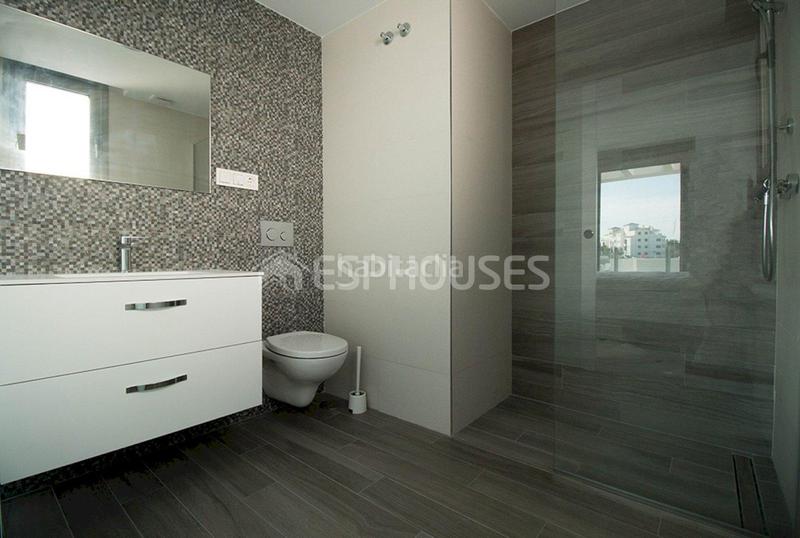 Foto 3a74c128-2ac8-4d00-ba9e-cf0665d29a18. Casa nueva villa con piscina y muchas posibilidades en Orihuela