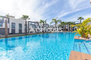 Rez-de-chaussée à El Raso. Apartamento en planta baja en el raso