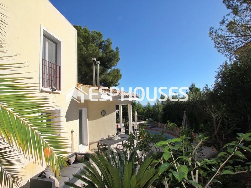 Foto ea42dea4-727d-44d6-a297-56c95cb41836. Casa amb piscina a Altea la vella Altea