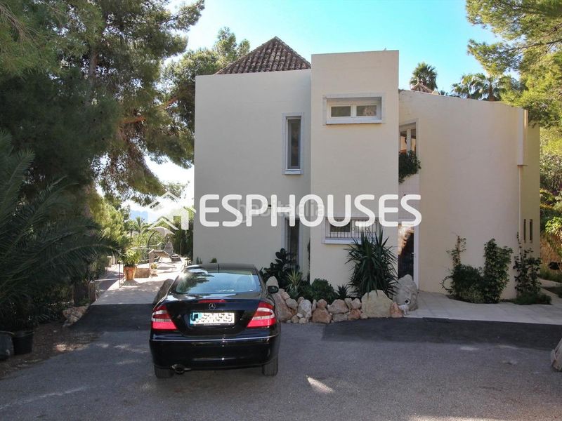 Foto f915bb6e-cd00-48db-b3dd-cda38ccf8f4c. Casa amb piscina a Altea la vella Altea