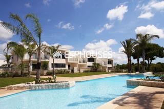 Appartement à El Pinar de Campoverde. Exclusivo residencial de bungalows con jardín y solárium en lo r