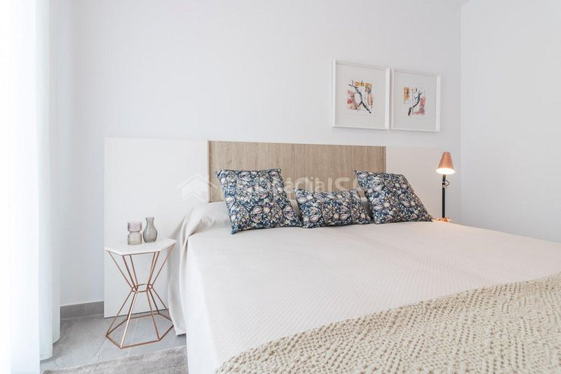 Foto 2921a67b-df67-46a0-8837-0697e52b33f8. Apartament amb aparcament piscina a La Florida Orihuela