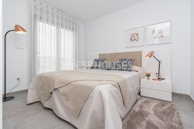 Foto c28613b6-cee7-4243-b706-2547916cc328. Apartament amb aparcament piscina a La Florida Orihuela