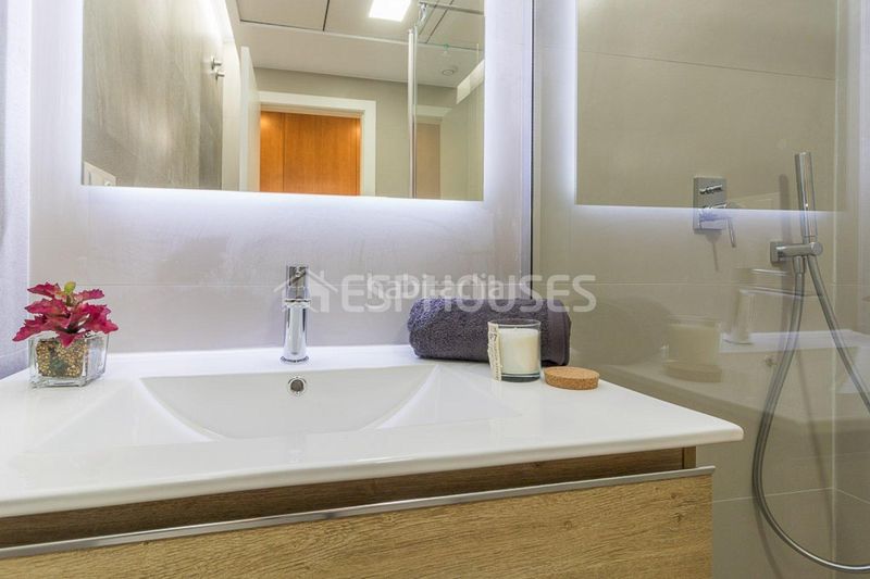 Foto c7d94e09-5ed1-443c-a08f-b5fef15ea686. Apartament amb aparcament piscina a La Florida Orihuela