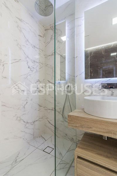 Foto f7eb2c2d-fc11-4b21-8d3b-fac773a3c60c. Apartament amb aparcament piscina a La Florida Orihuela