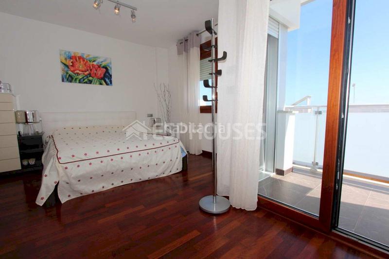 Foto 1951b3e8-38e8-4cdf-98d3-5021d08f636d. Casa amb aparcament piscina a Guardamar Playa Guardamar del Segura