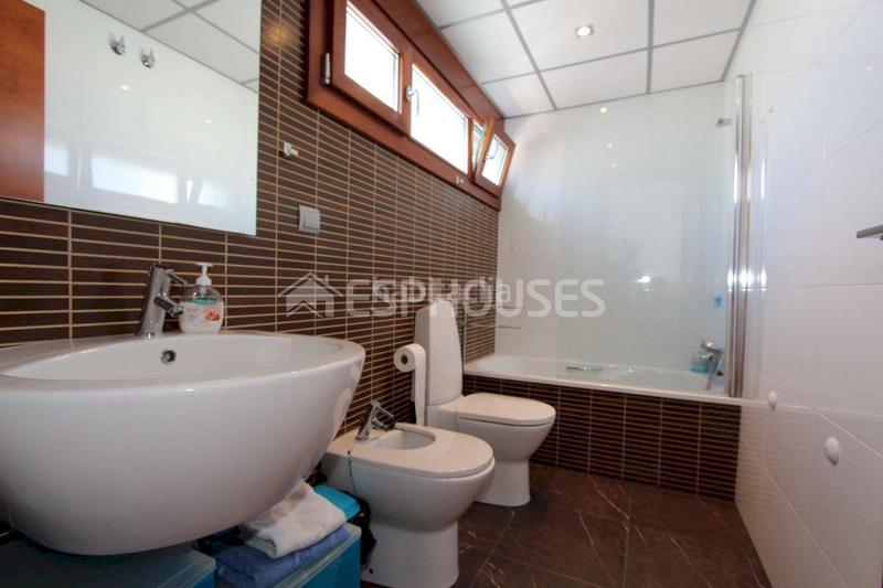 Foto f1354966-e82a-4bbc-9ad0-dd20ed117cbe. Casa amb aparcament piscina a Guardamar Playa Guardamar del Segura