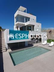 House in Finestrat Pueblo. Proyecto  villa moderno con vistas al mar