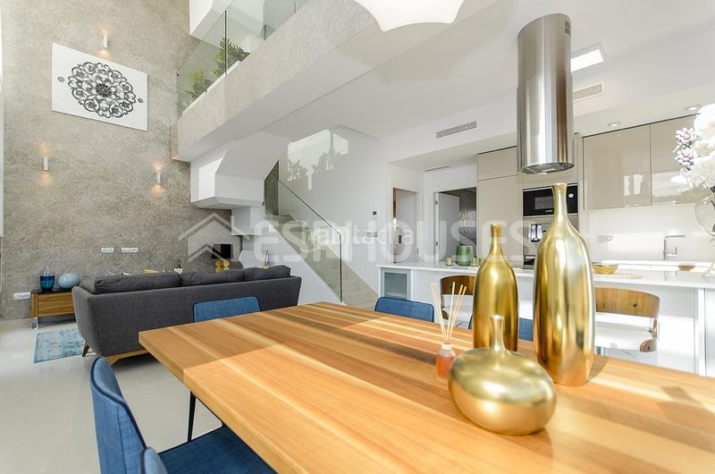 Foto 63f10940-f16e-45d1-8860-aa065db3c219. Casa amb aparcament piscina a Rojales