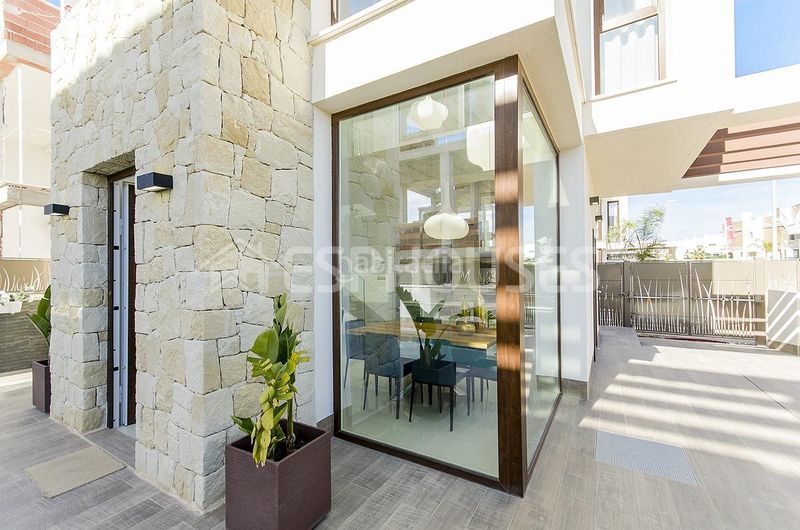 Foto 8656758a-9c79-43fc-b3ef-2b5e9b4b1753. Casa amb aparcament piscina a Rojales