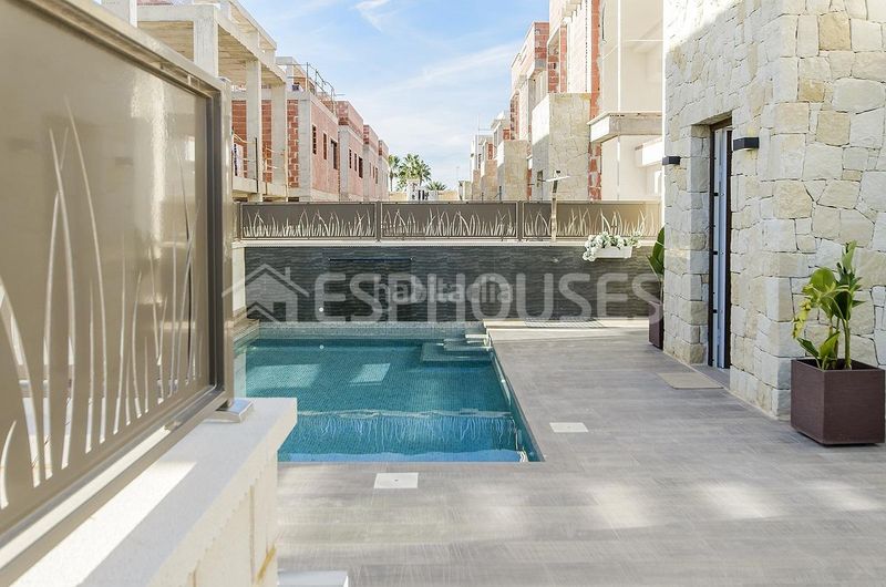 Foto 9e6b6f0f-0b27-449a-ac96-7a7f02212558. Casa amb aparcament piscina a Rojales