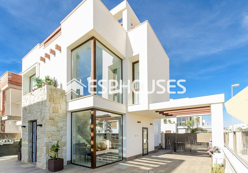 Foto ca8765eb-c999-47e0-bcf9-b06a1c576fc4. Casa amb aparcament piscina a Rojales