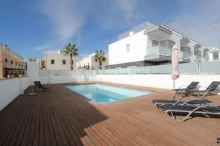Casa a Guardamar Playa. Casa moderna de esquina a 50 metros de la playa