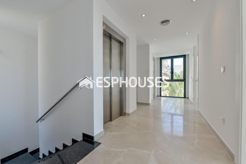 Foto 31da68d4-498b-4bf0-8379-bacb9d077599. Haus mit heizung parking pool in Golf Bahía Finestrat