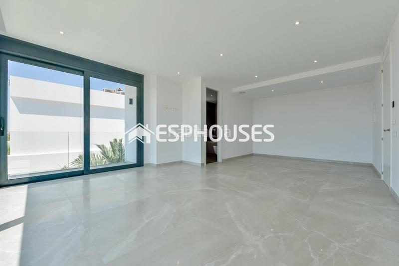 Foto d13816bb-95a7-4a5f-adf8-40e95216d334. Haus mit heizung parking pool in Golf Bahía Finestrat