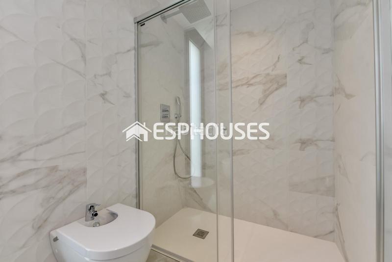 Foto f30f08bc-346d-4fbf-ad96-f0a2739aaa60. Haus mit heizung parking pool in Golf Bahía Finestrat