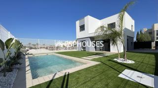 Casa a La Quinta. Chalet independiente listo para entrar a vivir en molina de segu
