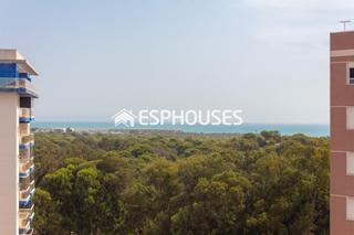 Apartament a Puerto Deportivo. Bonito apartamento en sexta planta alta, con vistas al mar, terr