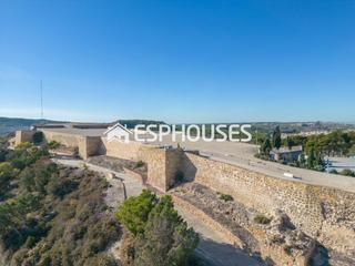 Casa a El Edén. Gran casa del pueblo a los pies del castillo de guardamar. gran