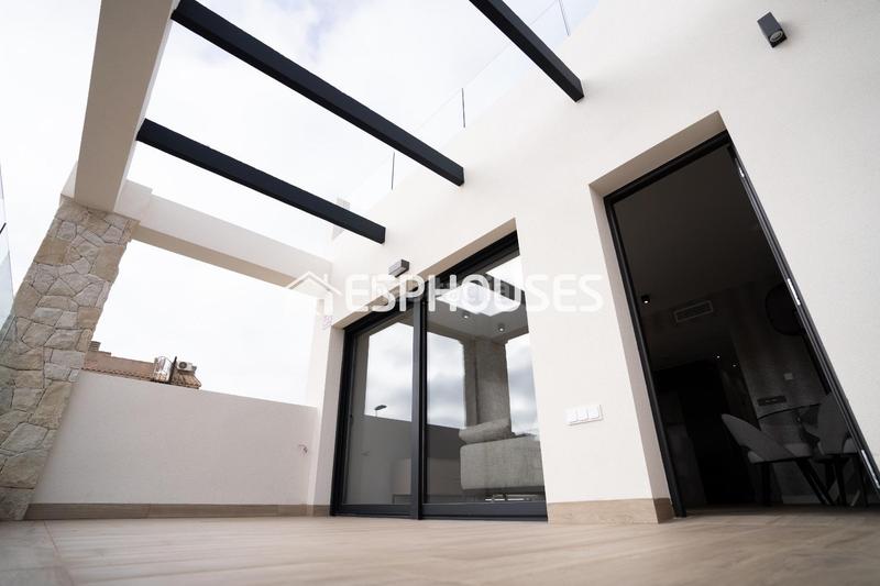 Foto a3a332b2-592a-4ee4-aab3-0640b5a8b3e2. Piccolo appartamento con parcheggio piscina in Zeniamar - Horizonte - La Campana Orihuela