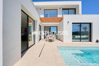 House in Escandinavia-Cautivador. Chalés con envolventes de madera sostenibles y eficientes
