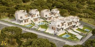 Casa adossada a Polop. Siéntete en plena naturaleza a través de los grandes ventanales