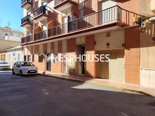 Aparcament cotxe a Pueblo. Céntrica plaza de parking en guardamar del segura, alicante