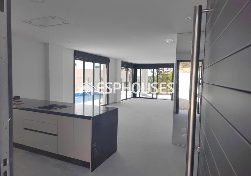 Foto b45a37c8-8a56-4a51-b9d4-92549934ae28. Maison avec piscine dans Busot