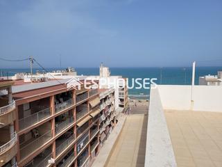Pis a Guardamar Playa. Amplio inmueble de 3 dormitorios con gran terraza ascensor y vis