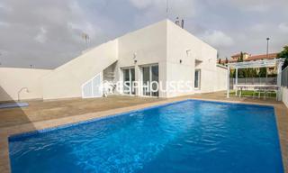 Maison à Las Lomas de Rame-Bahía Bella. Chalet pareado en los alcázares