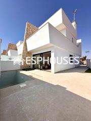 Casa adosada en Santiago de La Ribera. Villa adosada llave en mano con piscina privada en santiago de l