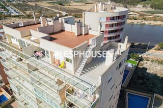 Attique à Puerto Deportivo. Ático con estupendas vistas abiertas al mar y al parque alfonso