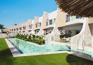 Maison à Pilar de la Horadada Ciudad. Residencial de obra nueva de bungalows en pilar de la horadada
