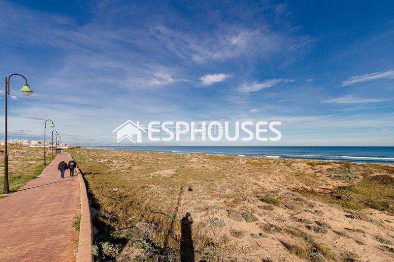 Foto 28a6ac71-df46-4039-963b-69ba73f2a33e. Erdgeschoss mit parking pool in Torreblanca Torrevieja