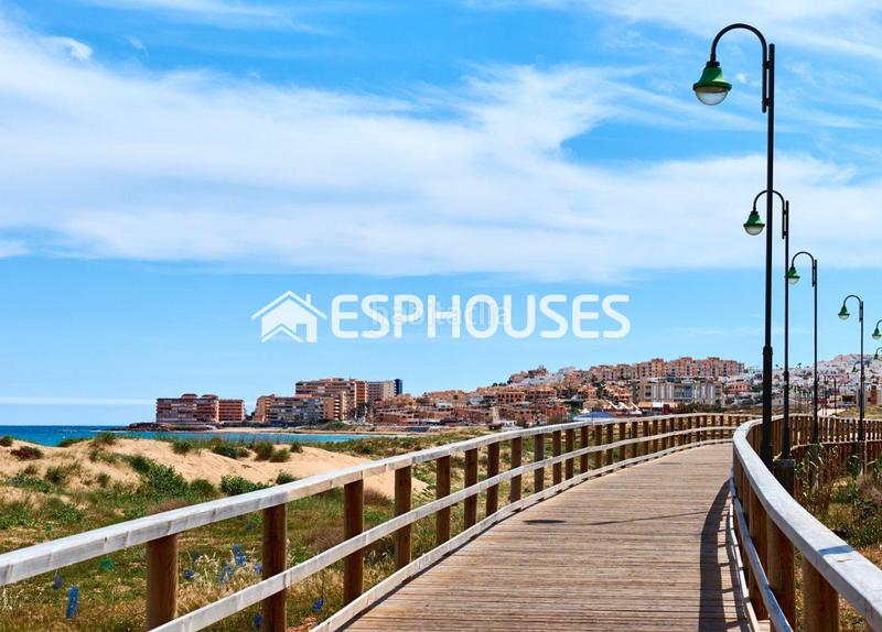 Foto 6dbc8f99-f645-4ba3-b4d3-46dfc5f09052. Erdgeschoss mit parking pool in Torreblanca Torrevieja