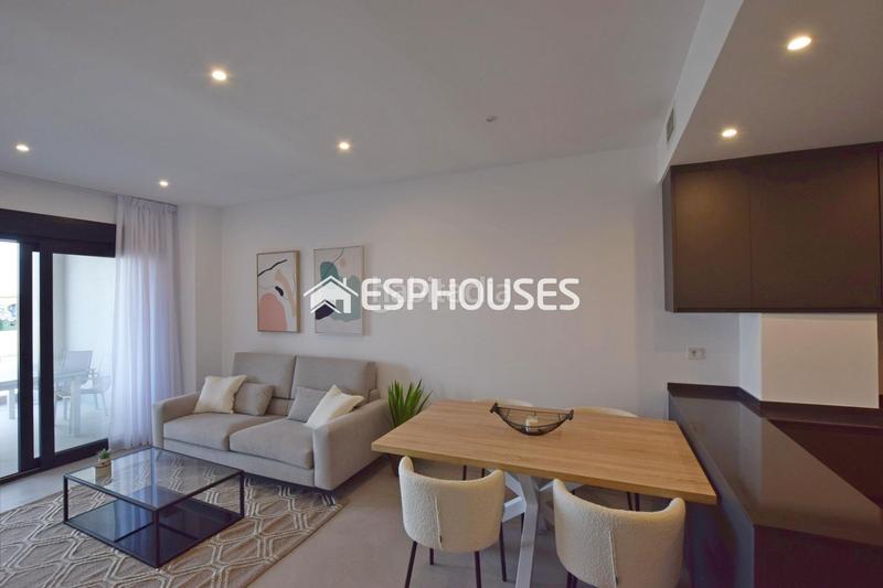 Foto 979b4880-1224-46b7-8653-9dac1e5cece9. Erdgeschoss mit parking pool in Torreblanca Torrevieja