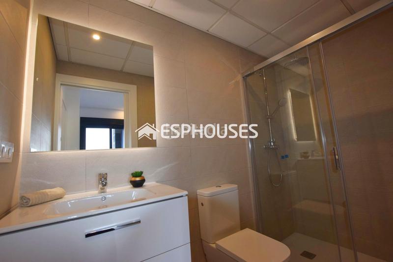 Foto 99f54e6d-b6a3-426d-b4aa-ded661a62e90. Erdgeschoss mit parking pool in Torreblanca Torrevieja