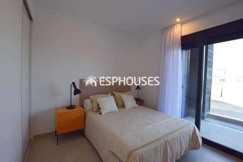 Foto 9e21437b-b157-40ee-bf9d-6688847b3803. Erdgeschoss mit parking pool in Torreblanca Torrevieja